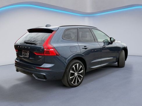 Certified 2025 Volvo XC60 B5 Plus image 4