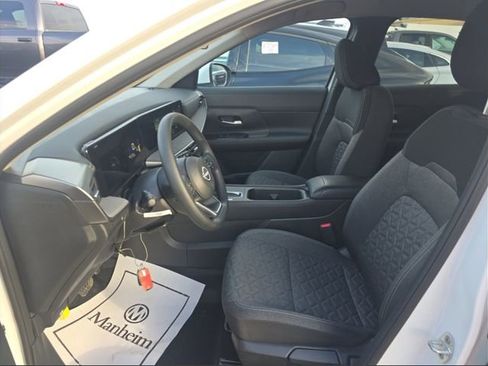 Used 2025 Nissan Kicks SV image 6