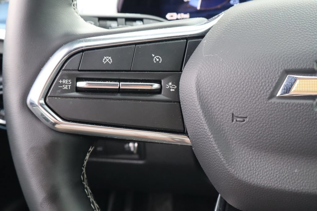 Used 2026 Chevrolet Equinox EV LT FWD image 24