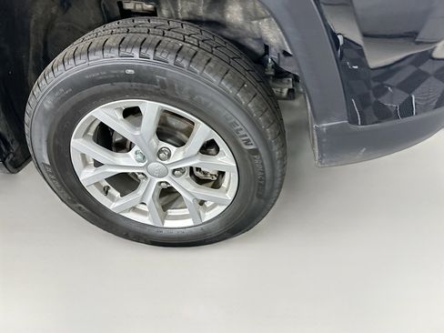 Used 2023 Jeep Grand Cherokee Limited image 11