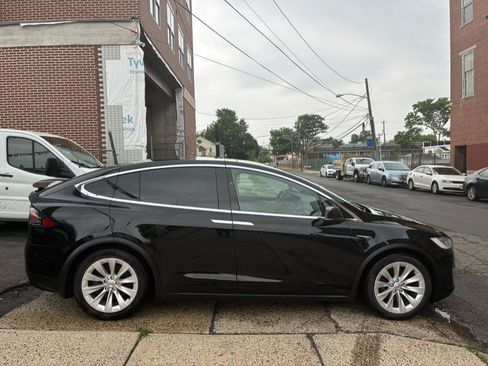 Used 2018 Tesla Model X 75D AWD/4WD image 9