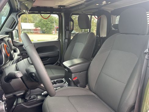 Used 2023 Jeep Gladiator Willys image 8