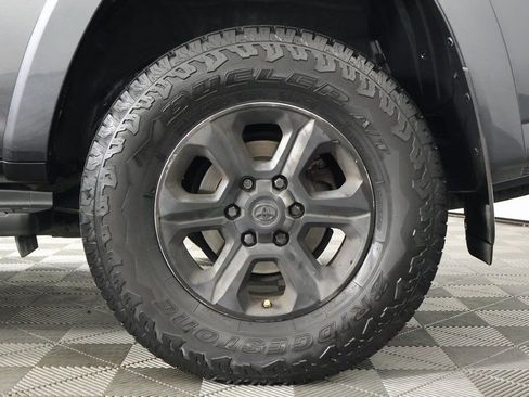 Used 2018 Toyota 4Runner SR5 Premium w/ Convenience Package AWD/4WD image 16