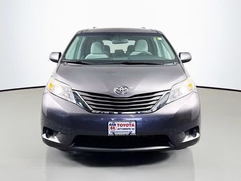 Certified 2017 Toyota Sienna LE FWD image 11