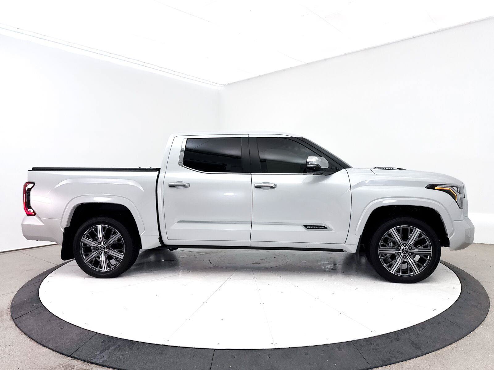 Used 2024 Toyota Tundra Capstone AWD/4WD image 40
