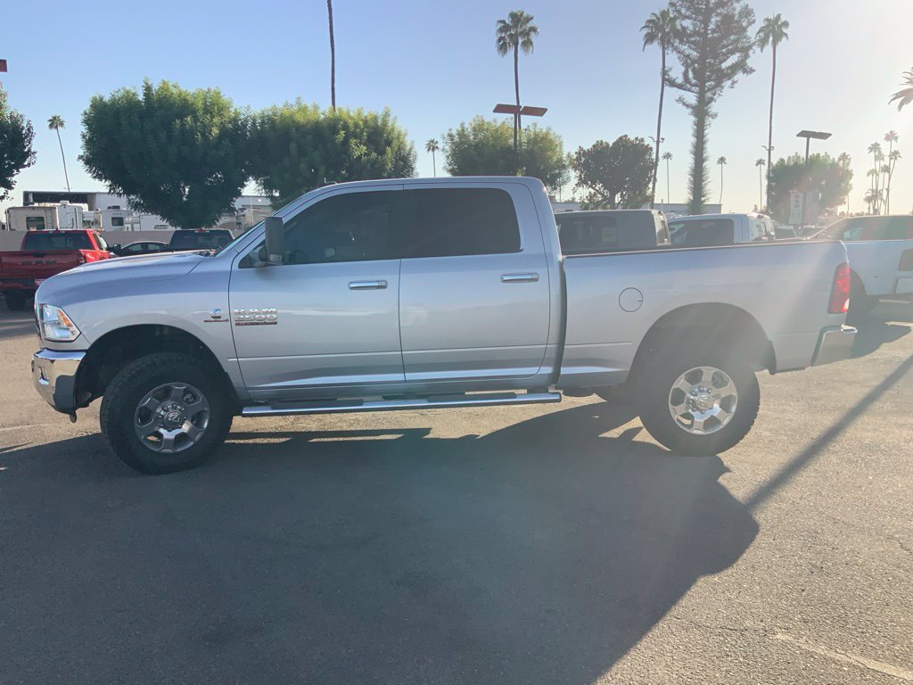 Used 2018 RAM 2500 SLT w/ Luxury Group AWD/4WD image 4