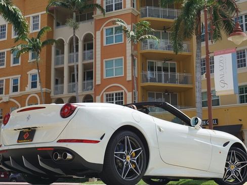 Used 2017 Ferrari California T RWD image 55