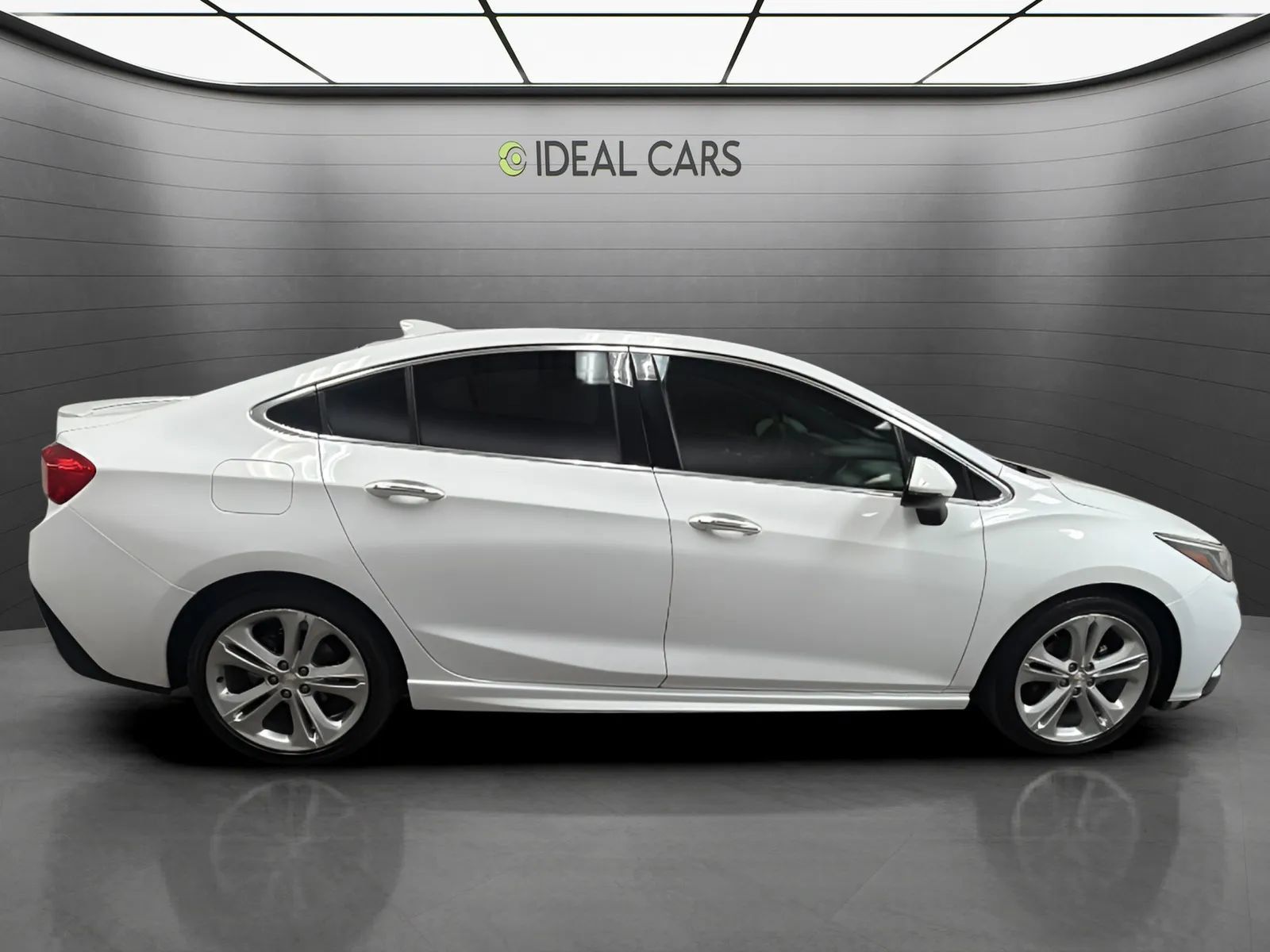 Used 2017 Chevrolet Cruze Premier w/ RS Package FWD image 4