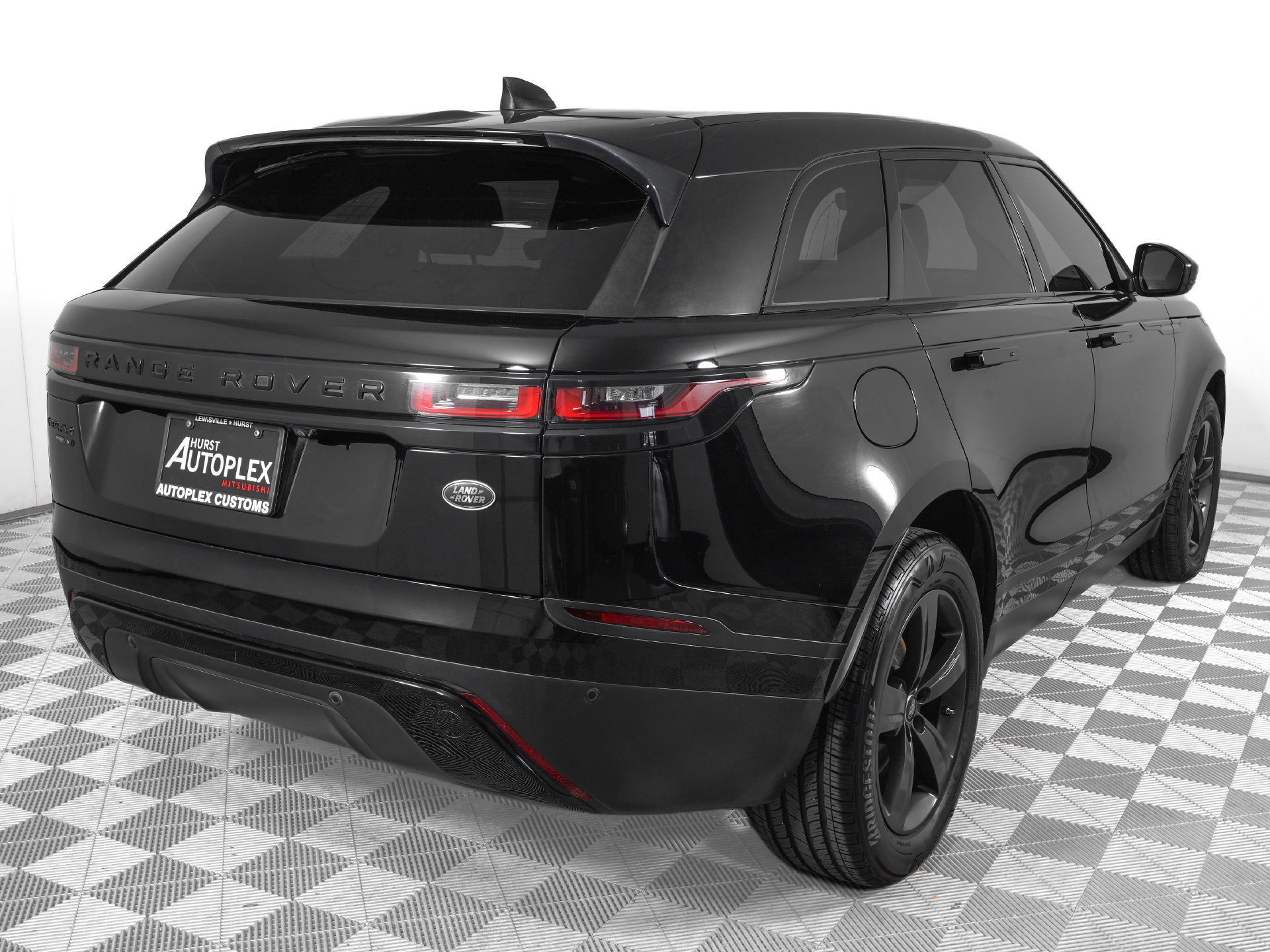 Used 2019 Land Rover Range Rover Velar S AWD/4WD image 5