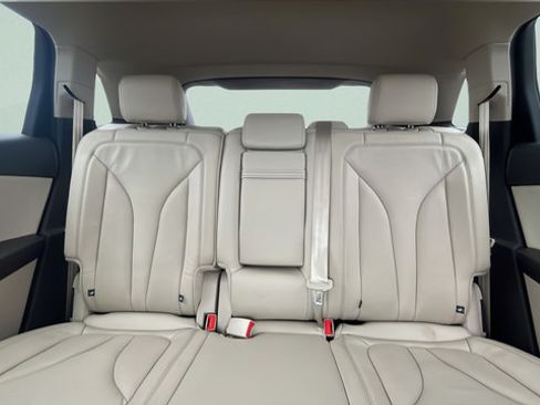 Used 2016 Lincoln MKX Select w/ Select Plus Package FWD image 19