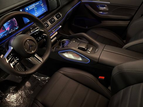 New 2026 Mercedes-Benz GLS 450 4MATIC image 9