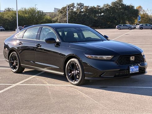 Certified 2025 Honda Accord SE image 8