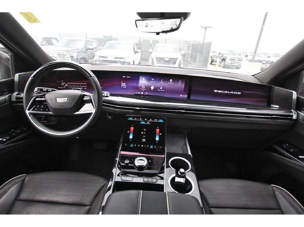 Used 2025 Cadillac Escalade ESV Sport AWD/4WD image 9