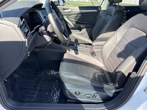 Used 2024 Volkswagen Jetta SE w/ Panoramic Sunroof Package image 24