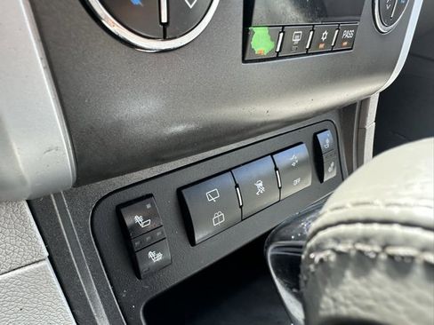 Used 2011 Chevrolet Traverse LT w/ Personal Connectivity Package image 25