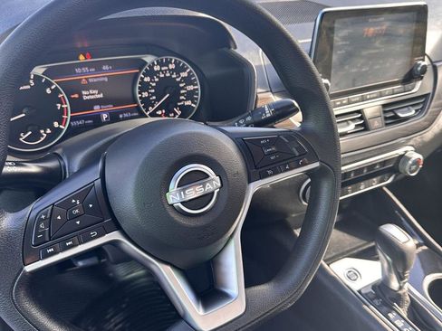 Used 2024 Nissan Altima 2.5 SV image 15