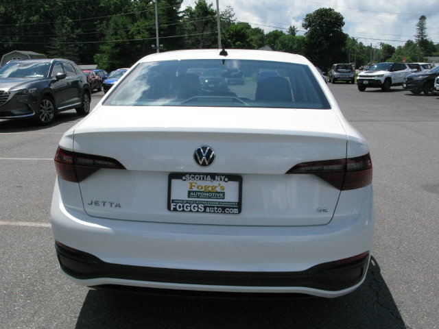 Used 2023 Volkswagen Jetta SE w/ Panoramic Sunroof Package FWD image 5