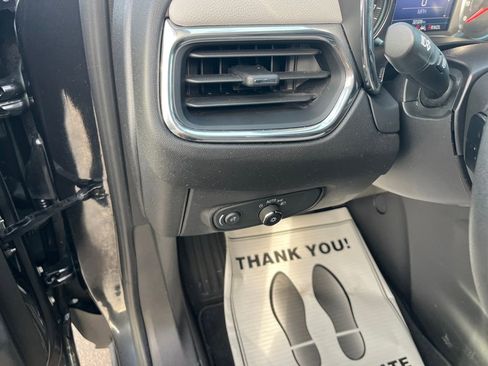 Used 2022 Chevrolet Equinox LS w/ LS Convenience Package image 13