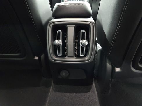 Used 2024 Volvo XC40 B5 Core image 22
