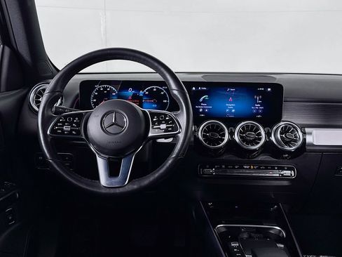 Used 2023 Mercedes-Benz EQB 300 4MATIC image 13