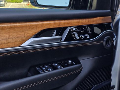 Used 2024 Jeep Grand Wagoneer L Series III image 22