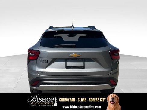 Used 2025 Chevrolet Trax LT FWD image 10