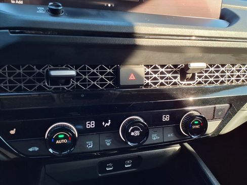 Used 2023 Honda Accord EX-L image 8