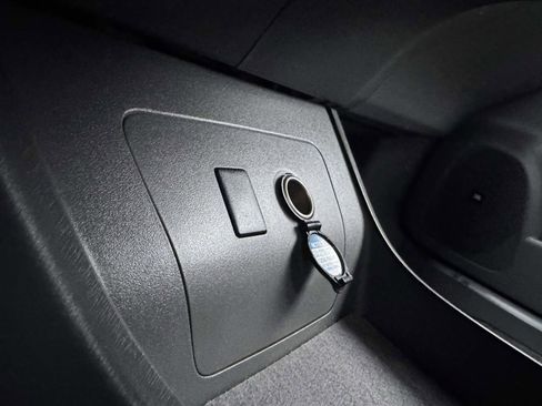 Used 2011 Toyota Prius Three image 32