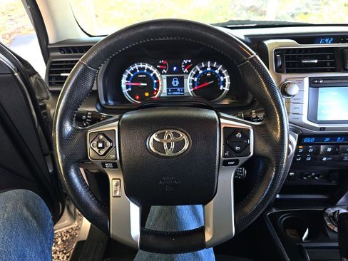 Used 2014 Toyota 4Runner Limited image 19