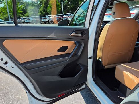 Certified 2023 Volkswagen Tiguan SE R-Line FWD image 40