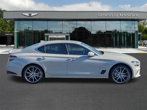 Used 2025 Genesis G70 2.5T image 8