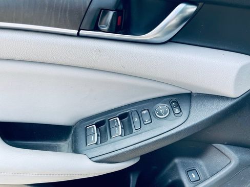 Used 2018 Honda Accord EX image 13