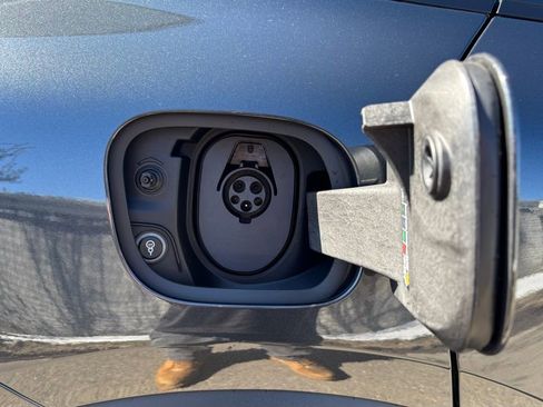 New 2026 Porsche Macan 4 Electric image 16