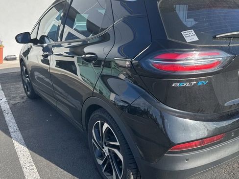 Used 2022 Chevrolet Bolt LT w/ Infotainment Package FWD image 7
