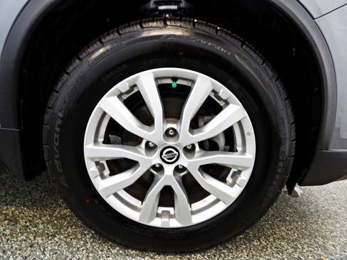 Used 2018 Nissan Rogue SV AWD/4WD image 22