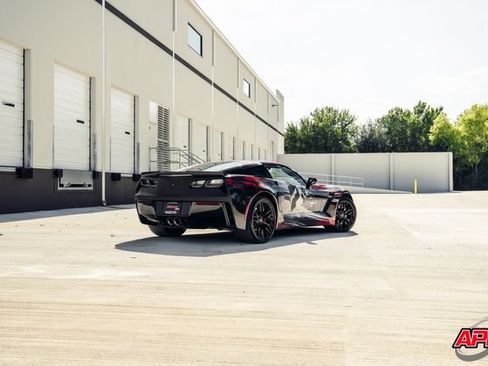 Used 2015 Chevrolet Corvette Z06 w/ 3LZ Preferred Equipment Group RWD image 40