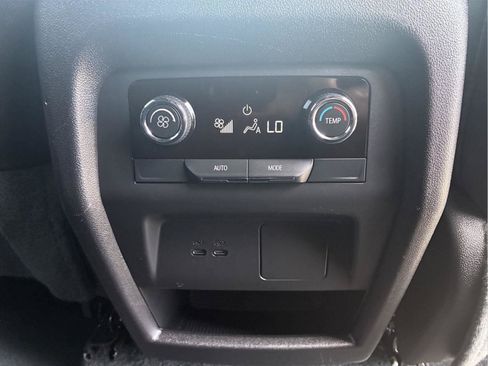 Used 2025 Chevrolet Traverse LT AWD/4WD image 13
