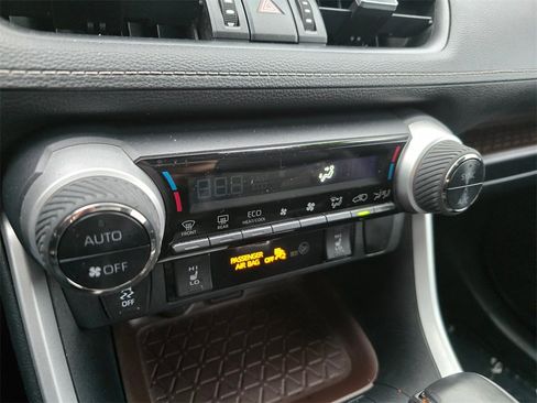 Certified 2020 Toyota RAV4 Limited image 29