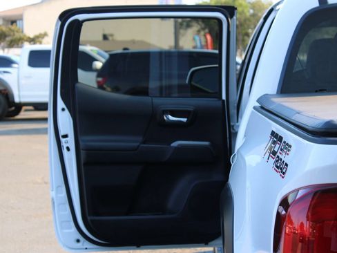 Used 2019 Toyota Tacoma TRD Off-Road RWD image 12