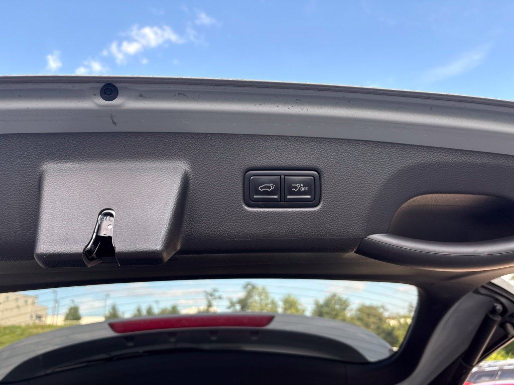 Certified 2024 Kia Carnival EX FWD image 11