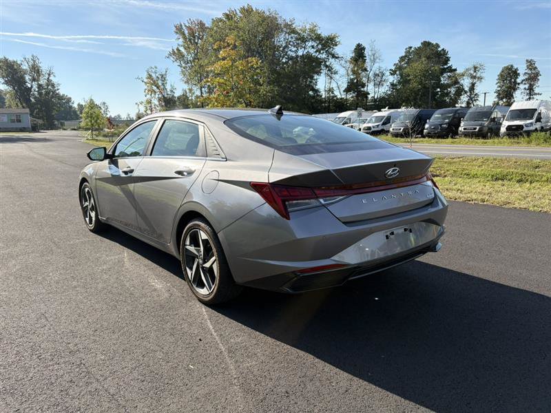 Used 2023 Hyundai Elantra Limited FWD image 3