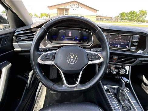 Used 2024 Volkswagen Jetta SE FWD image 5