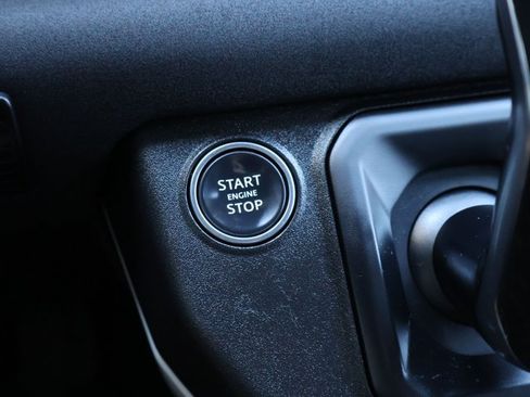 Used 2023 Land Rover Defender 110 X-Dynamic SE AWD/4WD image 17
