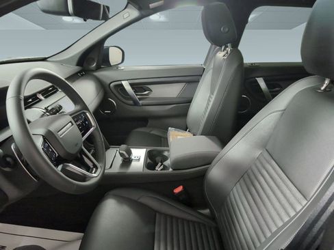 Certified 2025 Land Rover Discovery Sport Dynamic SE image 4