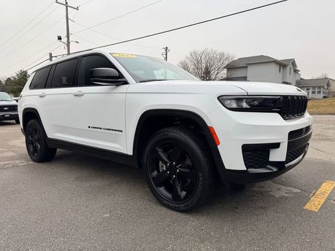Used 2023 Jeep Grand Cherokee L Altitude image 3