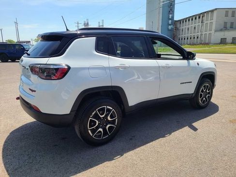 Used 2025 Jeep Compass Trailhawk AWD/4WD image 7