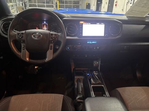 Used 2021 Toyota Tacoma TRD Sport w/ Technology Package image 31