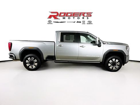 Used 2025 GMC Sierra 3500 Denali w/ Denali Reserve Package AWD/4WD image 14
