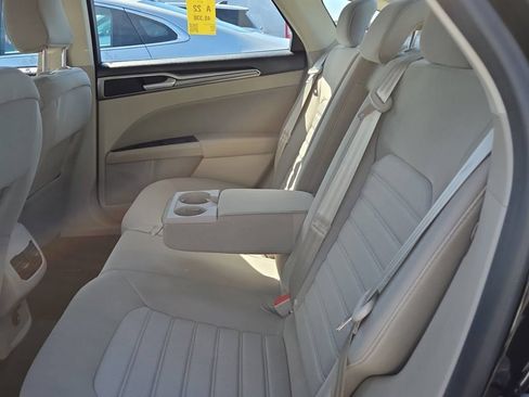 Used 2020 Ford Fusion SE FWD image 2