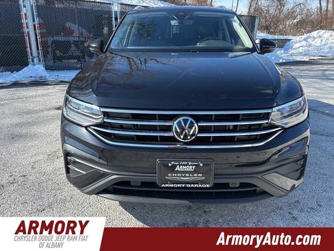 Used 2022 Volkswagen Tiguan SE image 2